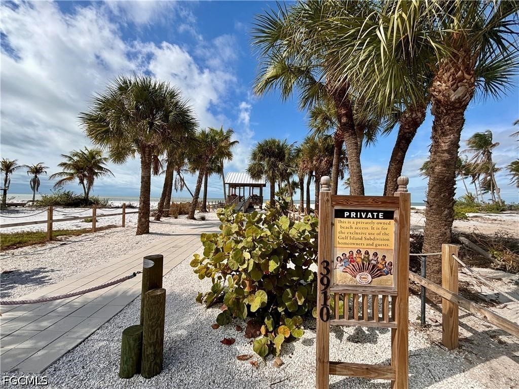 Residential for Sale in Gulf Island Manor, FL, $489,000 — photo 4