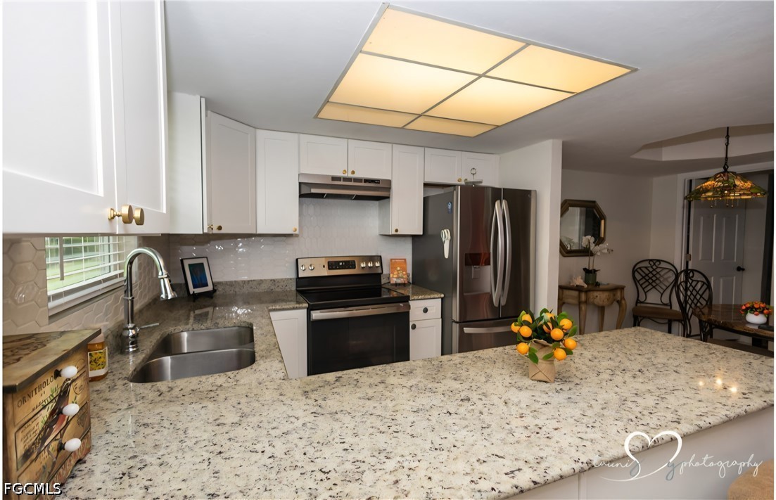 2 Bed SingleFamilyResidence for Sale in Fort Myers, FL — photo 4