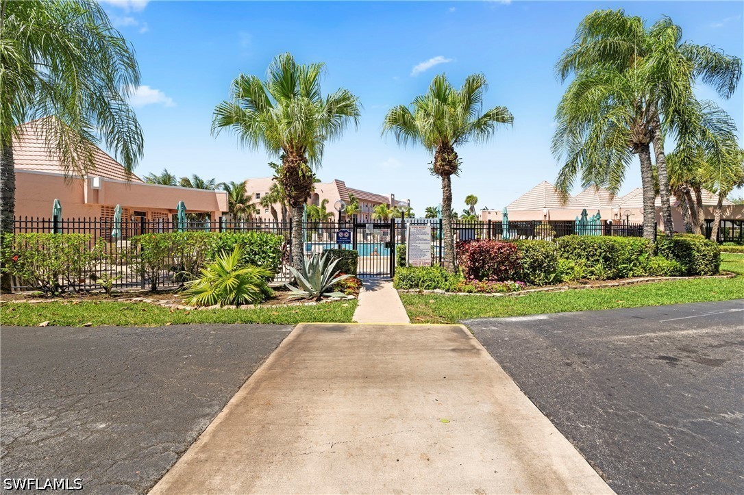 2 Bed Condominium for Sale in Naples, FL, $186,900 — photo 4
