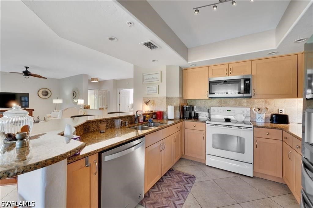 2 Bed Condominium for Sale in Bonita Springs, FL, $6,000 — photo 4