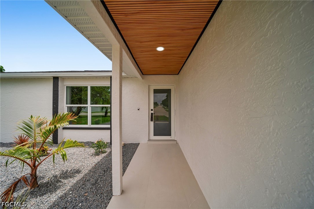 3 Bed SingleFamilyResidence for Sale in Cape Coral, FL — photo 4