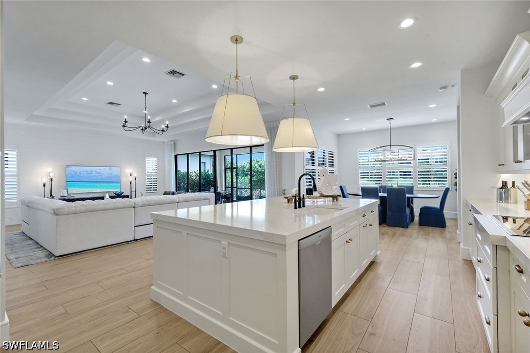 5 Bed SingleFamilyResidence for Sale in Naples, FL — photo 4
