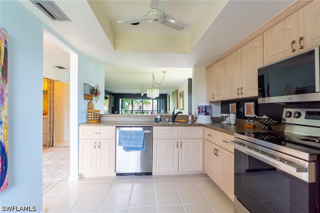 2 Bed Condominium for Sale in Courtwood, FL, $249,900 — photo 4