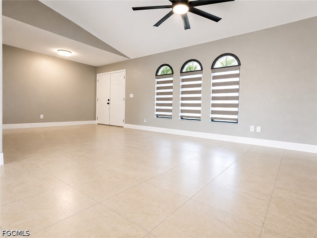 3 Bed SingleFamilyResidence for Sale in Cape Coral, photo 4