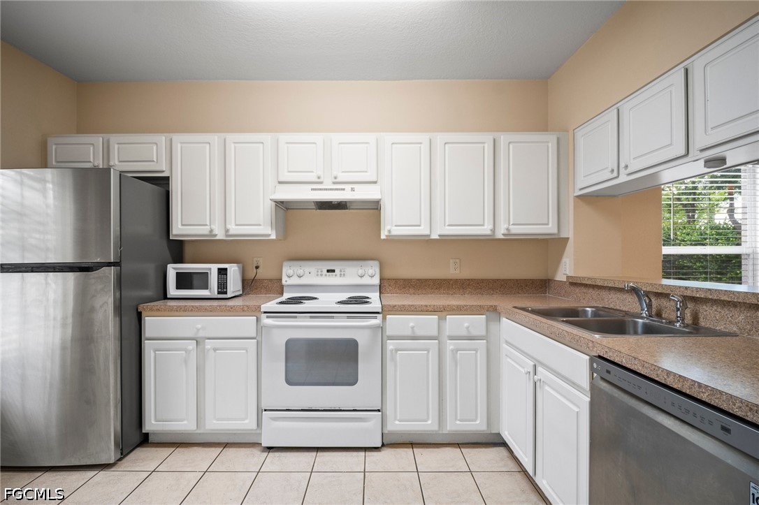 2 Bed Townhouse for Sale in Winkler Estates, FL, $1,400 — photo 4