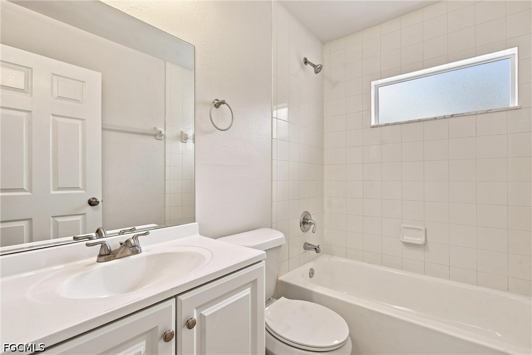 3 Bed SingleFamilyResidence for Sale in Lehigh Acres, FL — photo 4