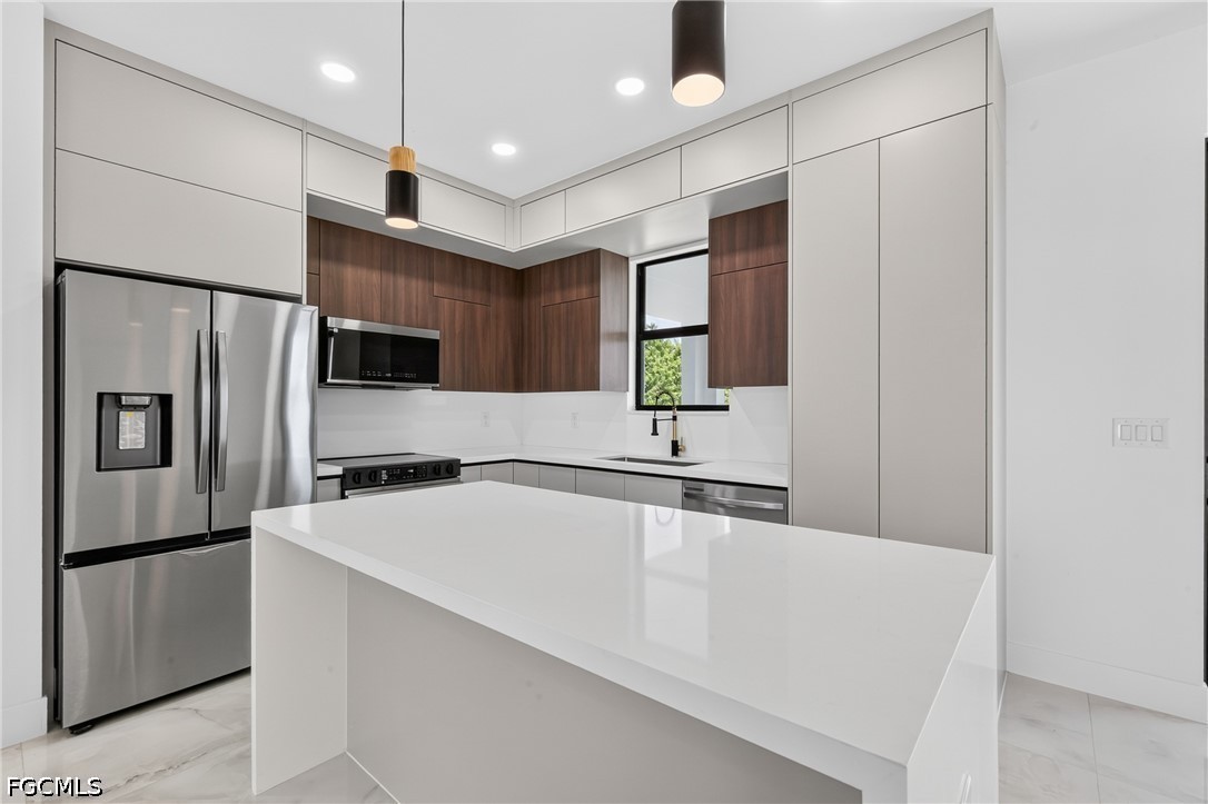 3 Bed SingleFamilyResidence for Sale in Cape Coral, FL — photo 4