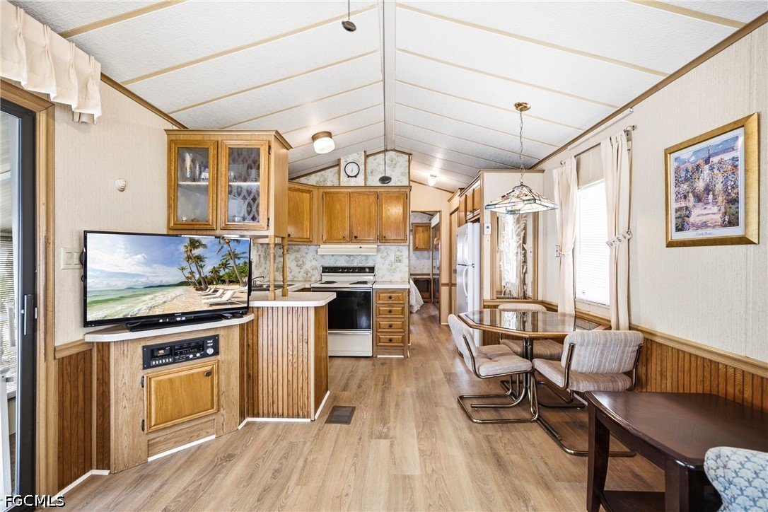 1 Bed ManufacturedHome for Sale in Limetree Park, FL — photo 4