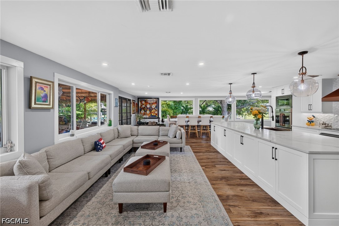 4 Bed Waterfront Home for Sale in Fort Myers, FL, $1,299,000 — photo 4
