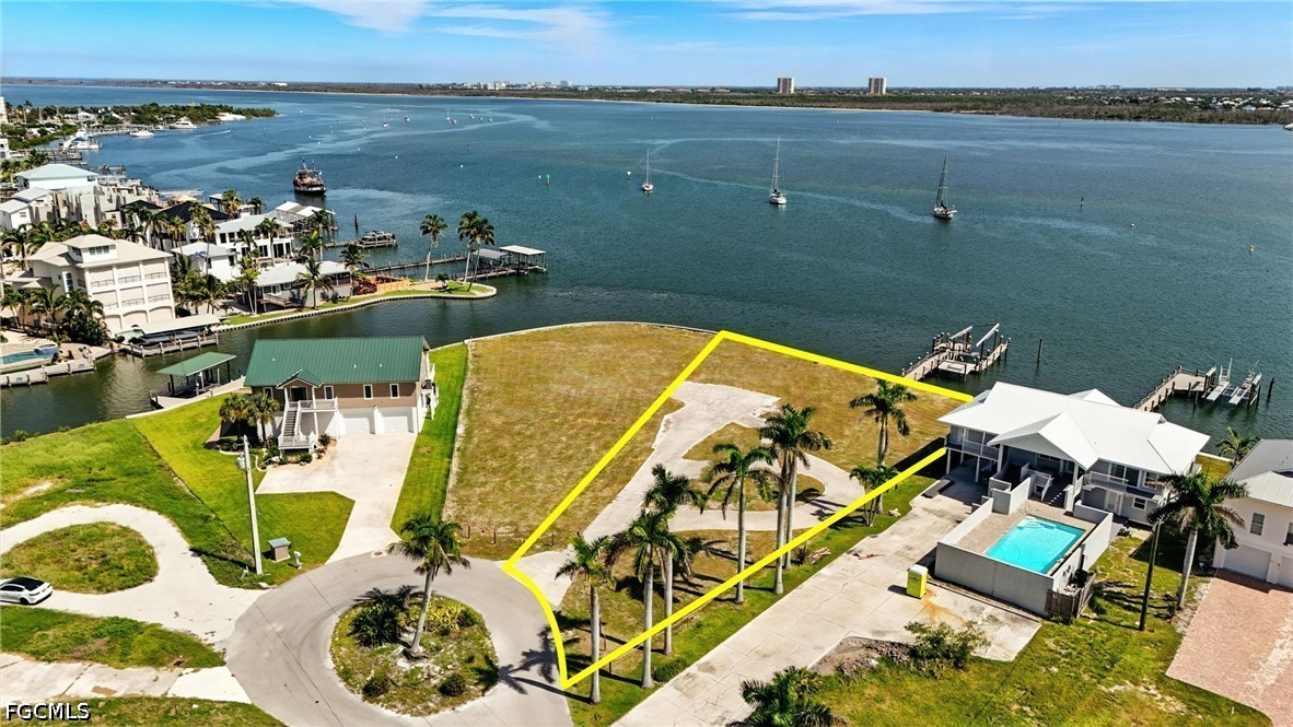 Waterfront Home for Sale in Island Shores, FL, $2,350,000 — photo 4
