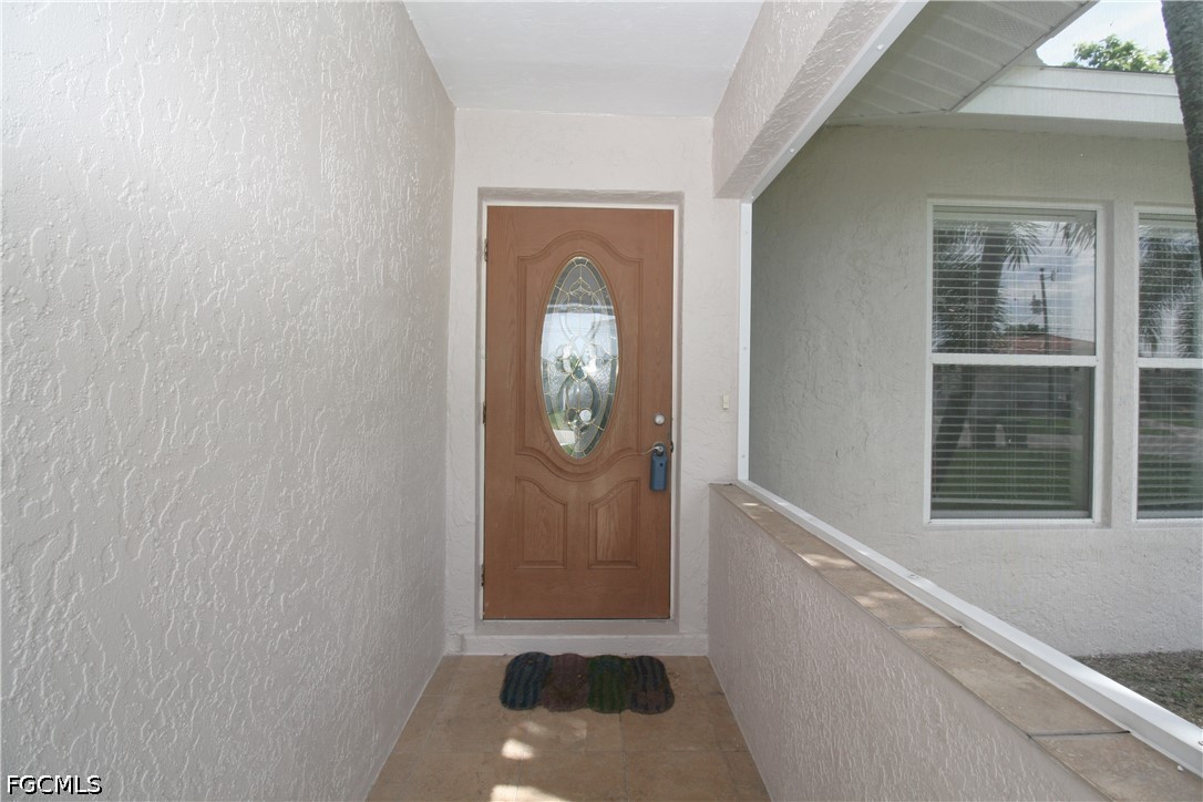 3 Bed SingleFamilyResidence for Sale in Cape Coral, FL — photo 4