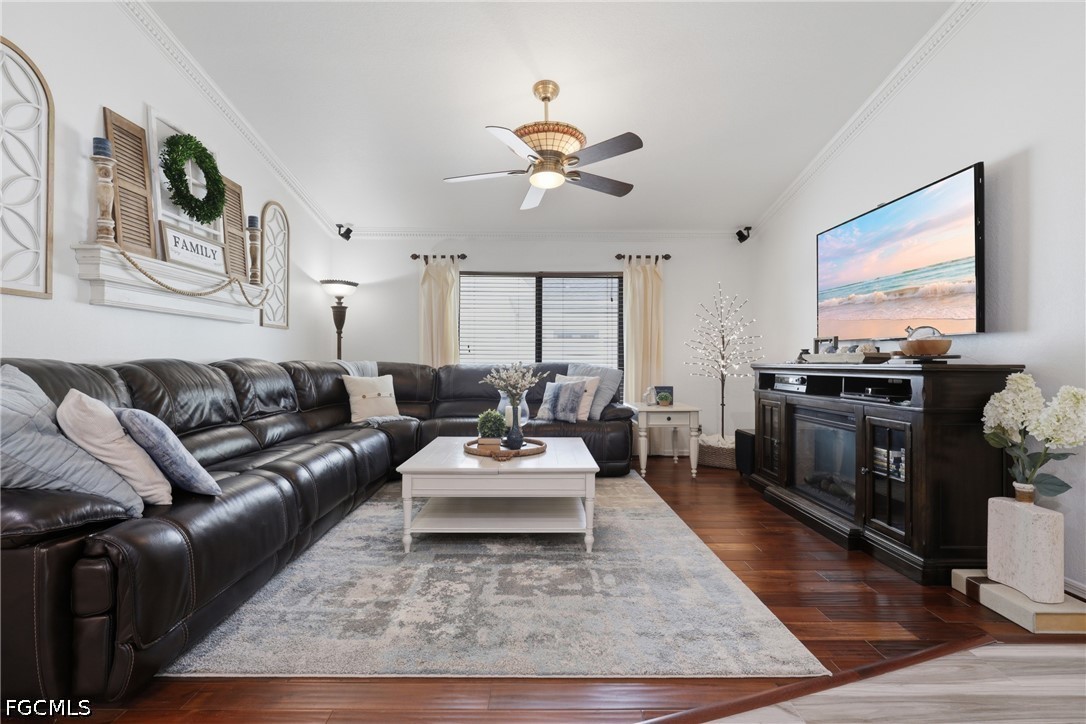 3 Bed Pool Home for Sale in Cape Coral, photo 4