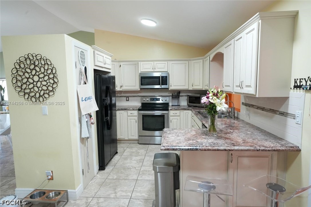 4 Bed SingleFamilyResidence for Sale in Cape Coral, FL — photo 4