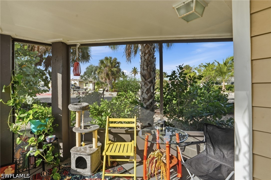 2 Bed SingleFamilyResidence for Sale in Gulf Heights, FL — photo 4