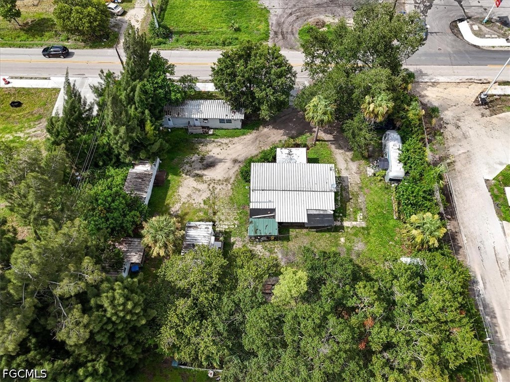 6 Bed SingleFamilyResidence for Sale in Fort Myers, FL — photo 4