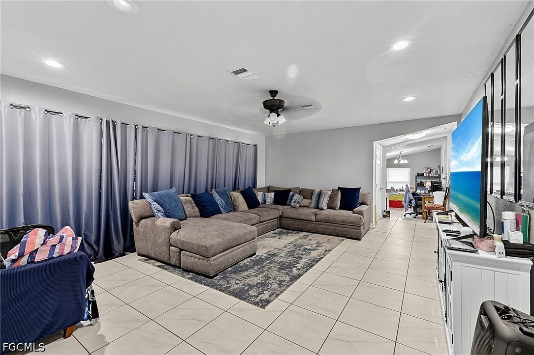 4 Bed SingleFamilyResidence for Sale in Rainbow Groves, photo 4
