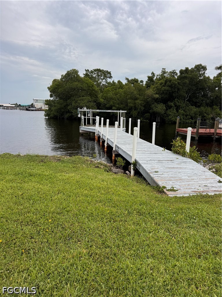 Waterfront Home for Sale in Fort Myers, photo 4