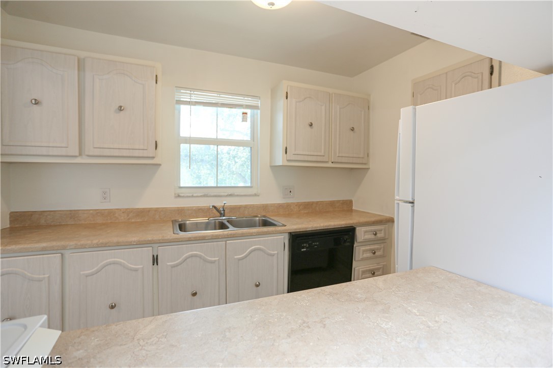 2 Bed Condominium for Sale in St Andrews Manor, FL, $1,595 — photo 4