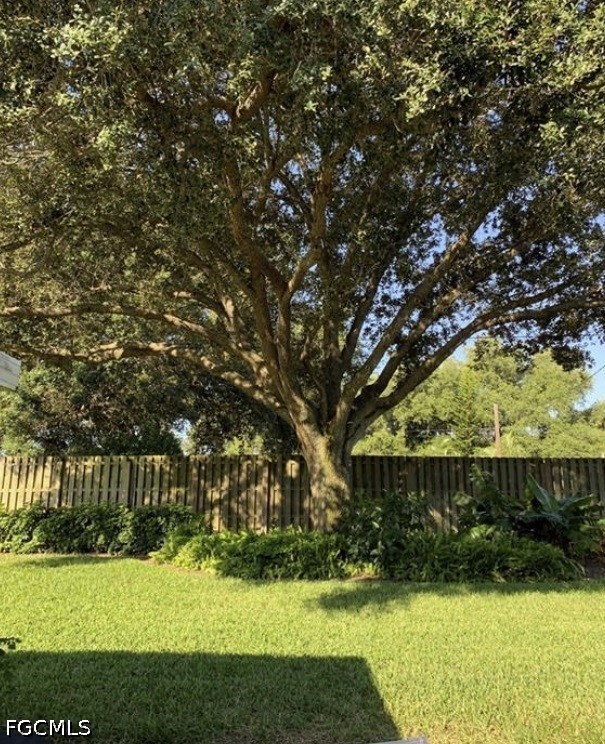 3 Bed SingleFamilyResidence for Sale in Estero, FL, $2,800 — photo 4