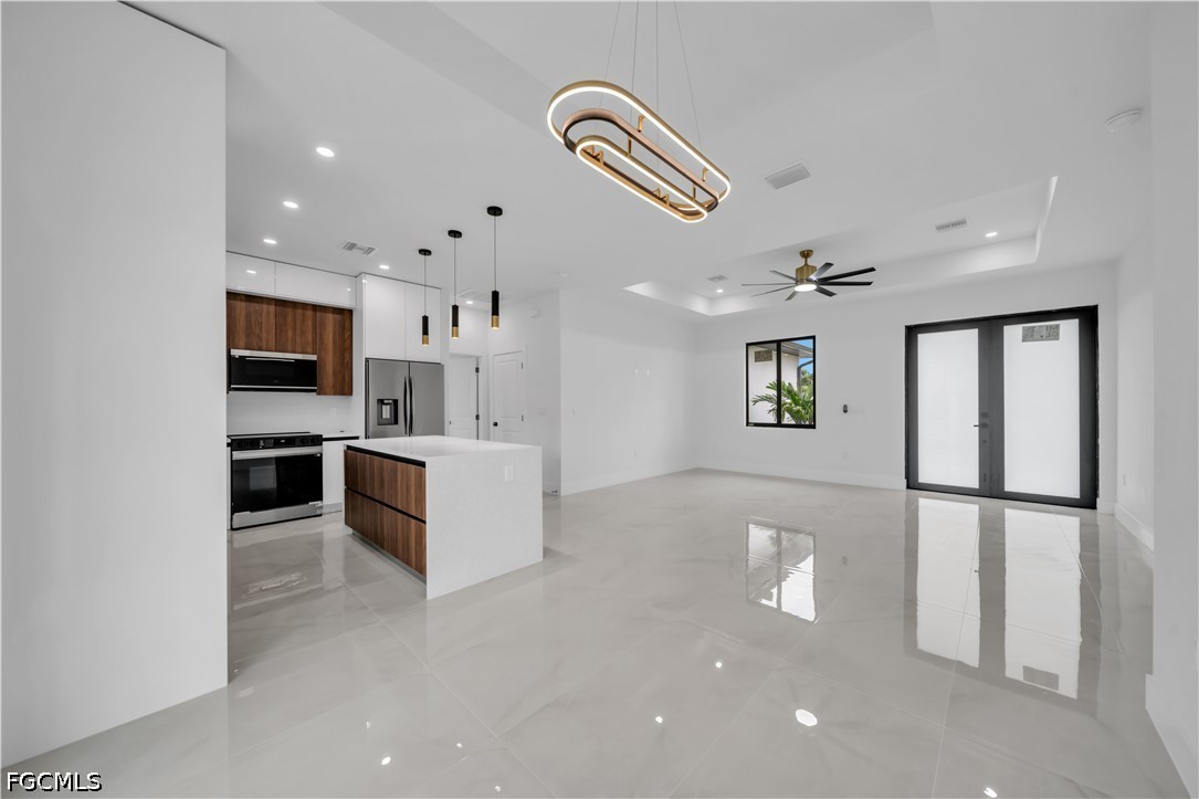 3 Bed SingleFamilyResidence for Sale in Cape Coral, FL — photo 4