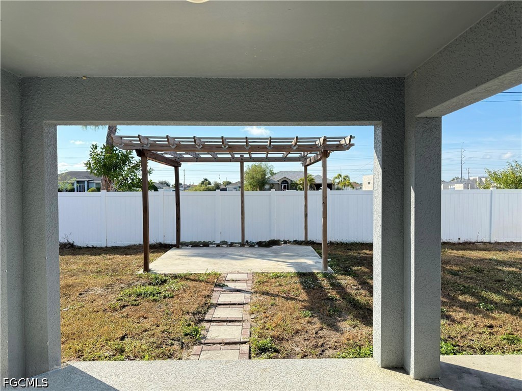 3 Bed SingleFamilyResidence for Sale in Cape Coral, FL — photo 4