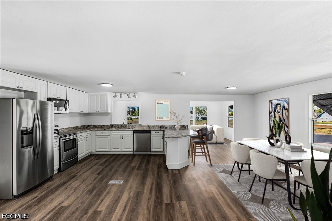 2 Bed ManufacturedHome for Sale in Fort Myers, FL, $160,000 — photo 4