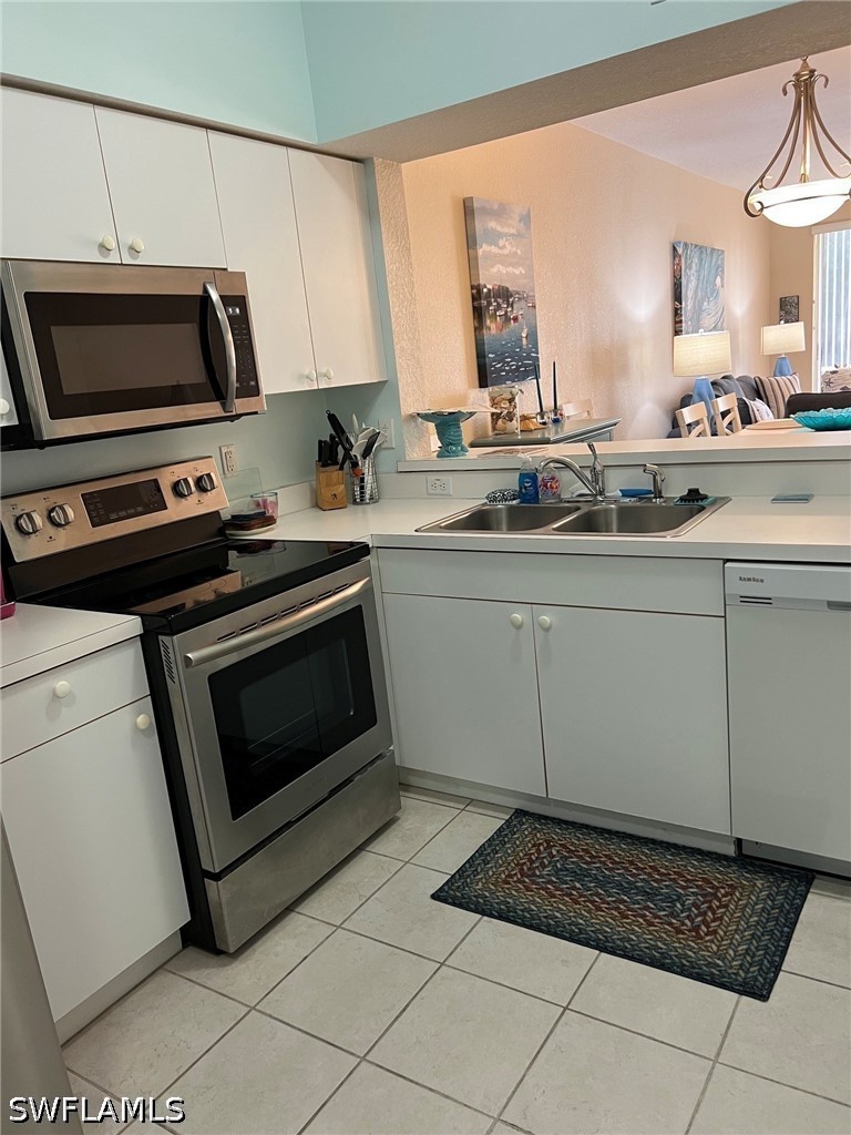 2 Bed Condominium for Sale in Cypress Glen, FL, $289,900 — photo 4