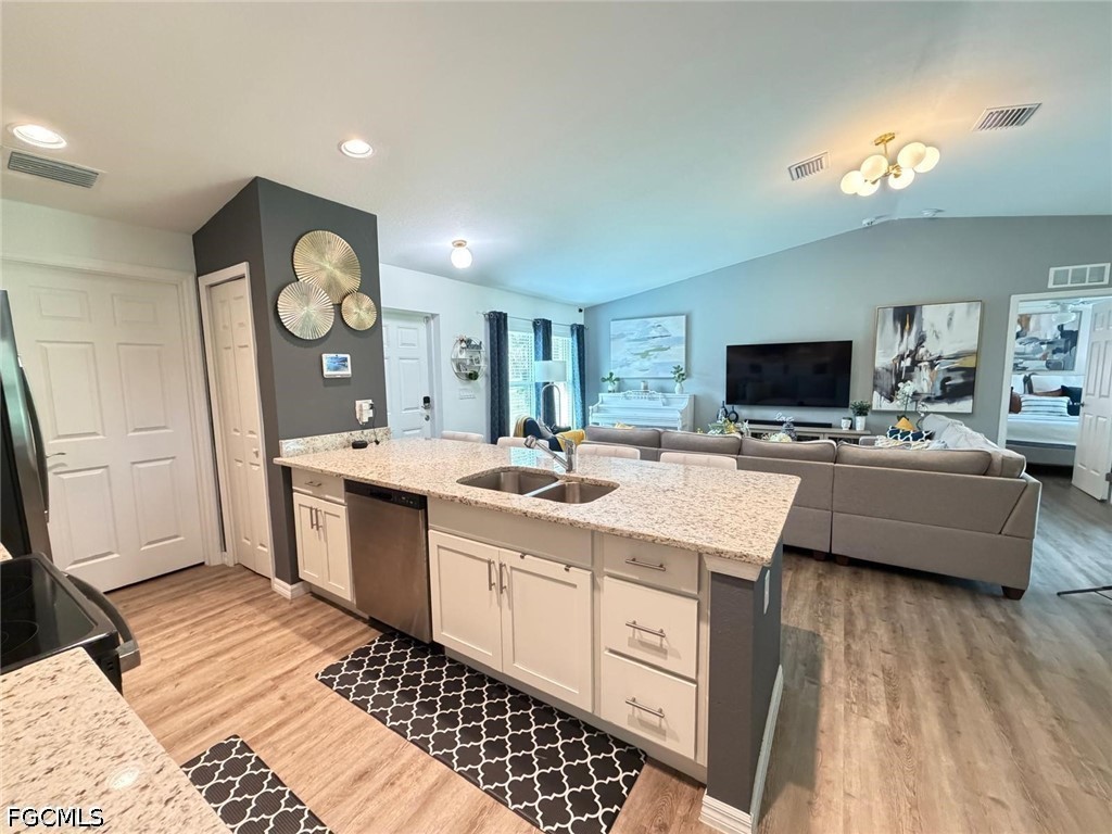 3 Bed SingleFamilyResidence for Sale in Labelle, FL — photo 4