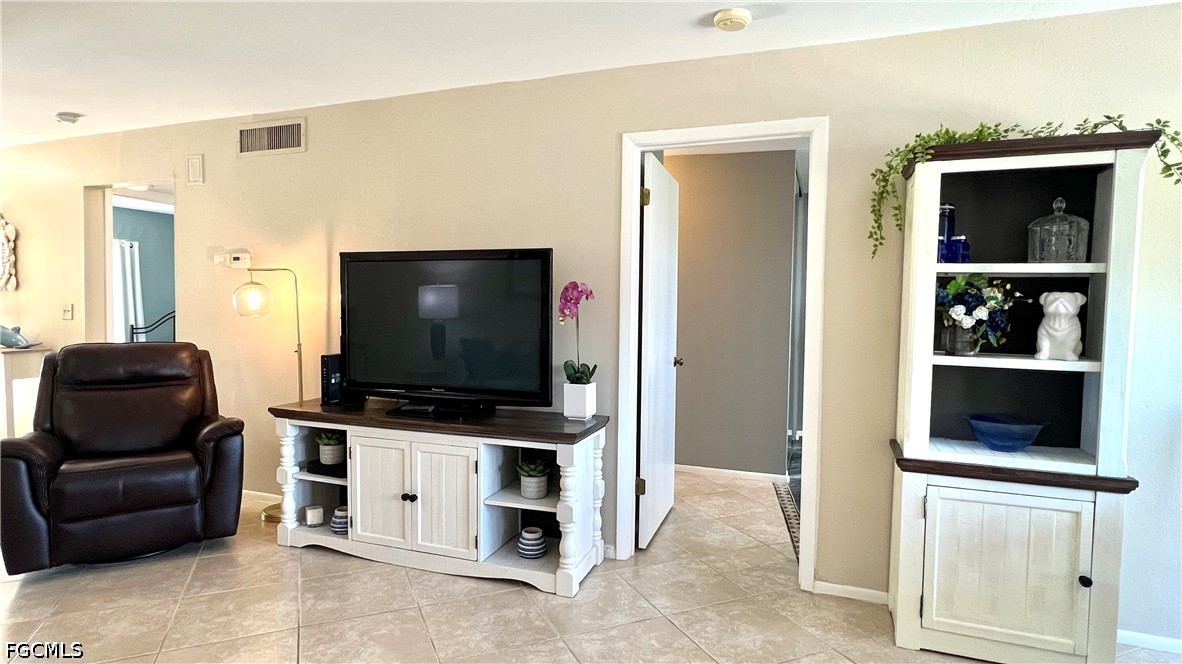2 Bed Condominium for Sale in Fort Myers, FL, $1,250 — photo 4