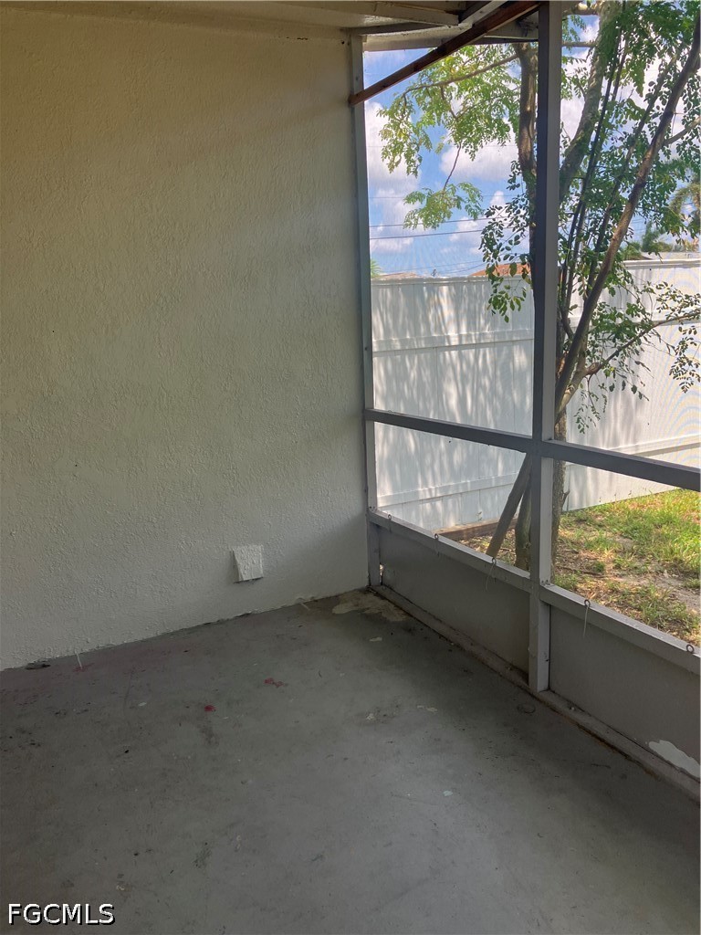 3 Bed SingleFamilyResidence for Sale in Cape Coral, FL — photo 4