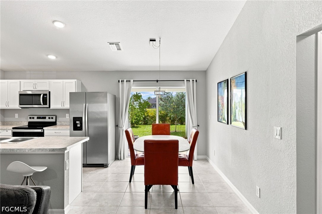 3 Bed SingleFamilyResidence for Sale in Cape Coral, FL — photo 4