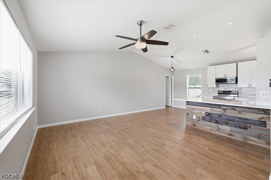 3 Bed SingleFamilyResidence for Sale in Cape Coral, photo 4