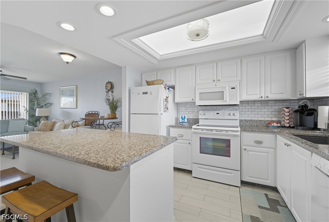 2 Bed Waterfront Home for Sale in Fort Myers, FL, $1,600 — photo 4