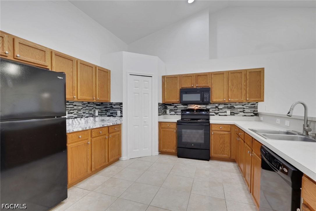 3 Bed SingleFamilyResidence for Sale in Cape Coral, FL — photo 4