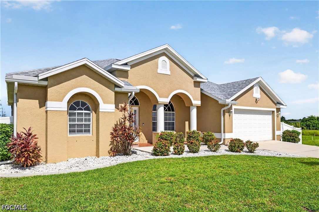 3 Bed Pool Home for Sale in Cape Coral, photo 4