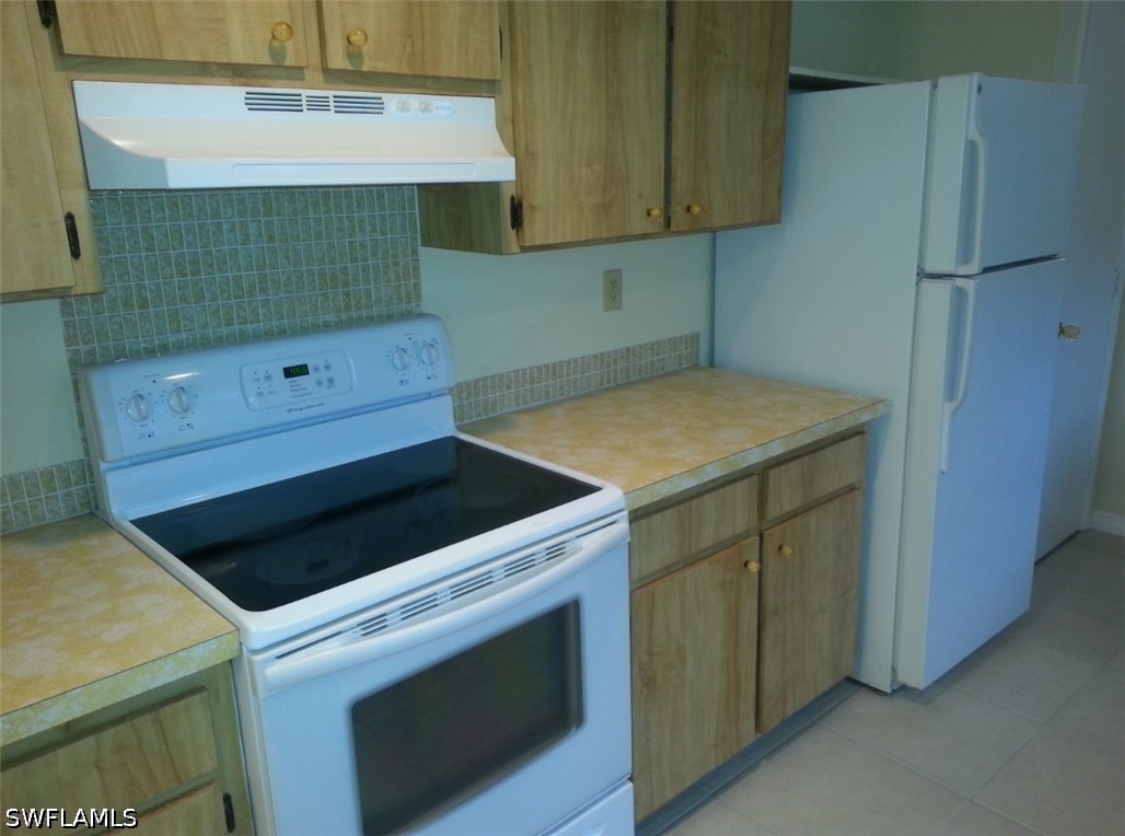 2 Bed SingleFamilyResidence for Sale in Naples, FL, $2,295 — photo 4