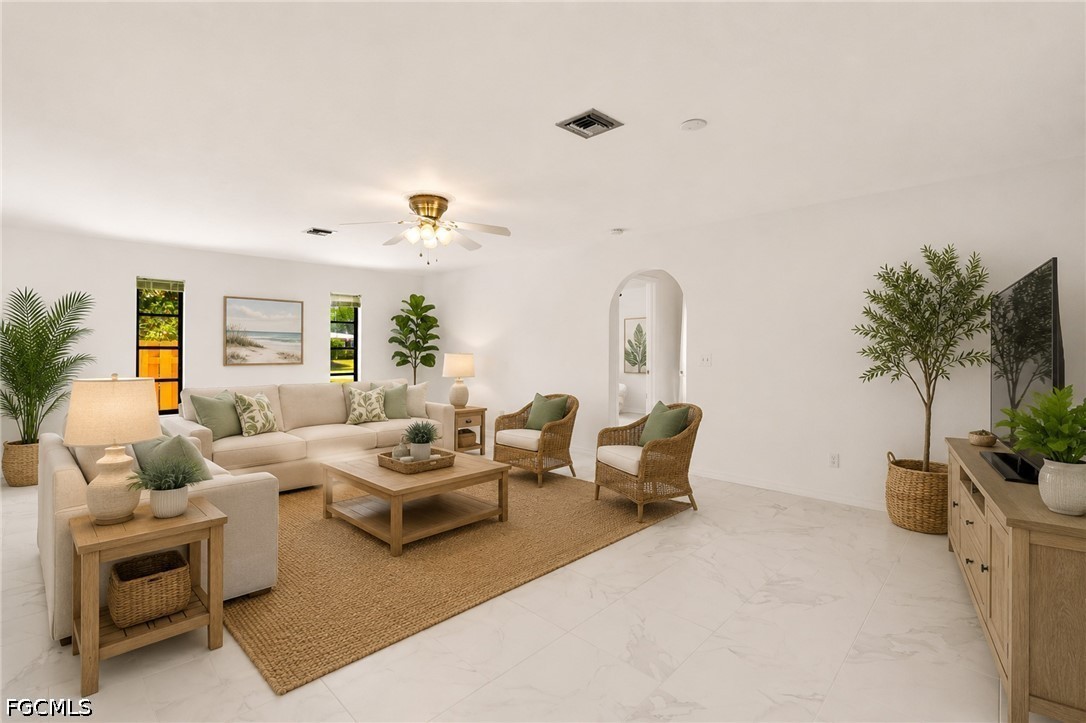 3 Bed SingleFamilyResidence for Sale in Fort Myers, photo 4