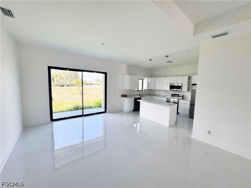 4 Bed SingleFamilyResidence for Sale in Cape Coral, FL — photo 4