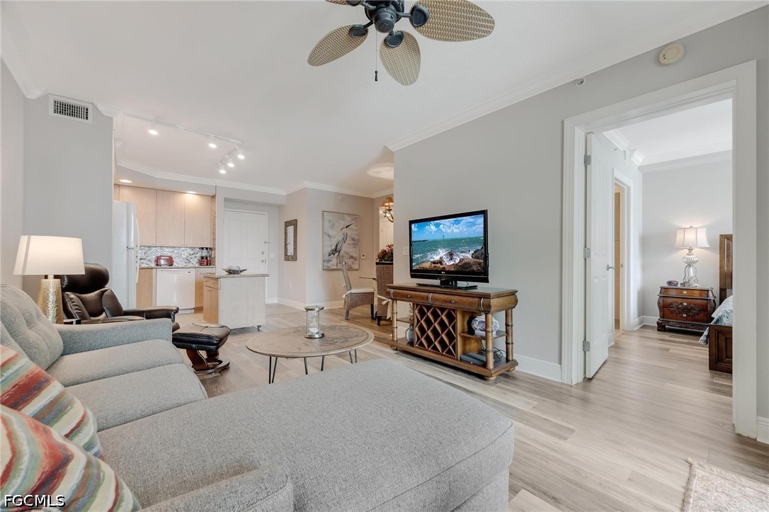 1 Bed Waterfront Home for Sale in Alta Mar, photo 4