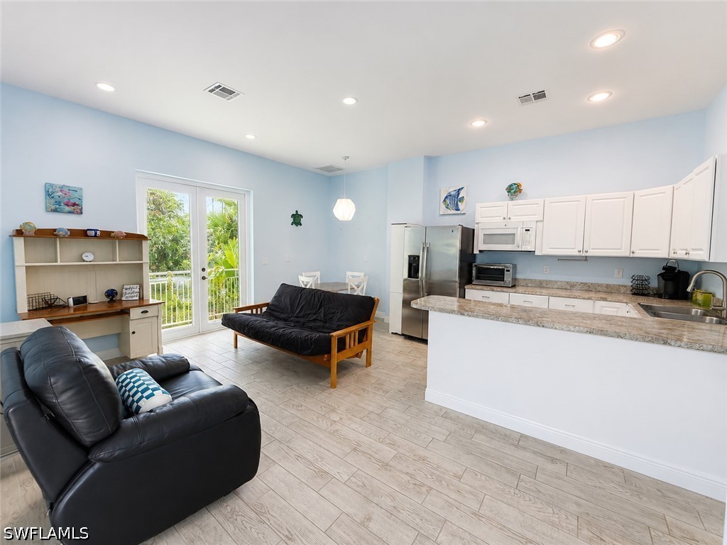 1 Bed Waterfront Home for Sale in Naples, FL, $1,600 — photo 4