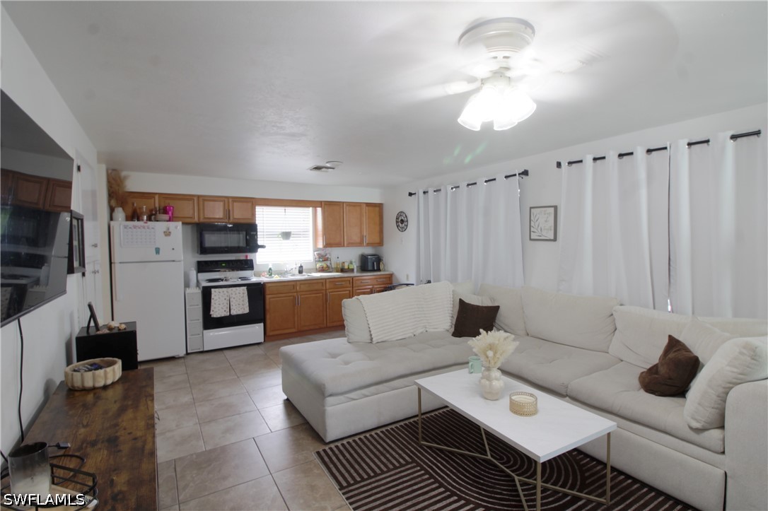2 Bed Duplex for Sale in Naples Park, FL, $775,000 — photo 4