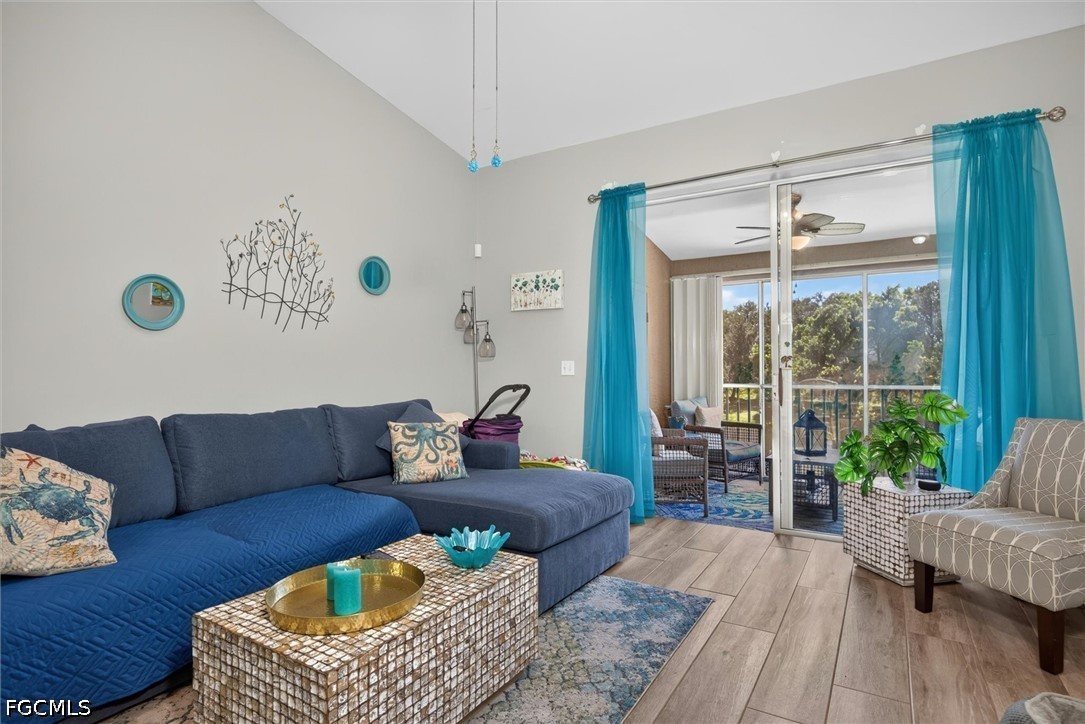 2 Bed Waterfront Home for Sale in Grandview, photo 4