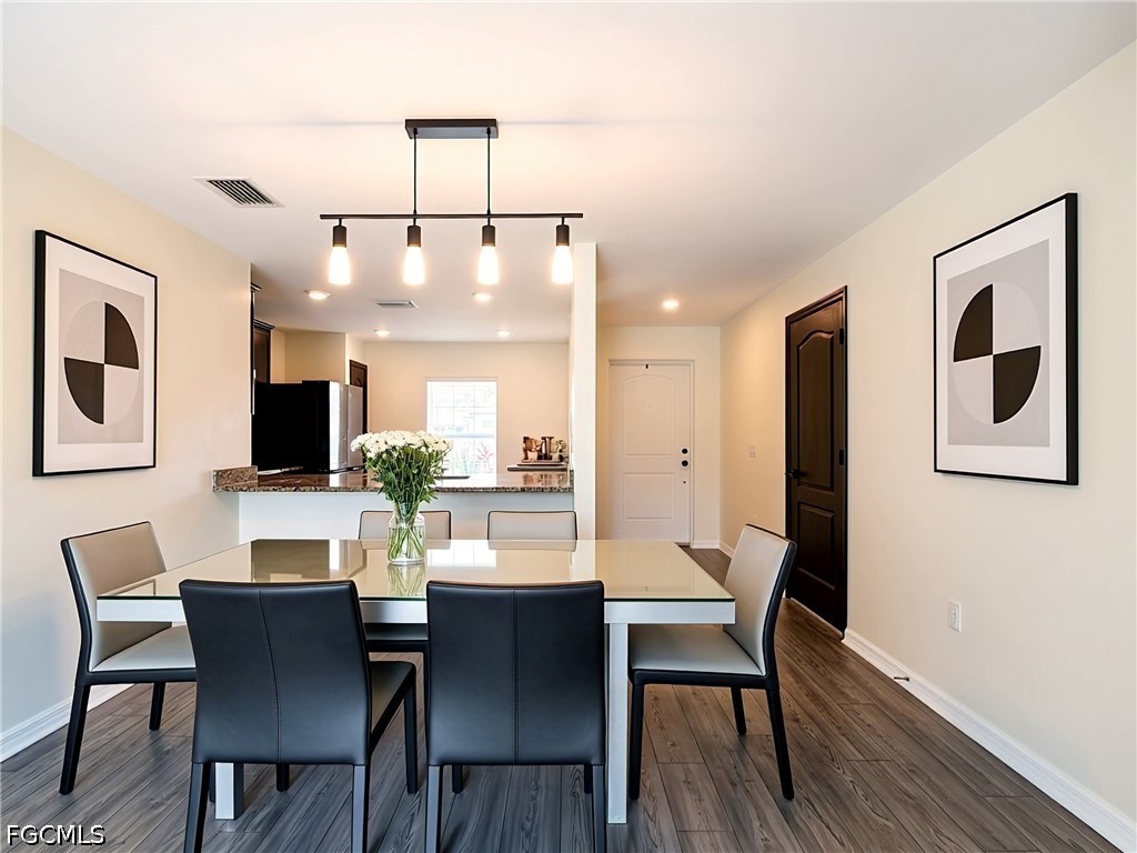 3 Bed SingleFamilyResidence for Sale in Mirror Lakes, FL — photo 4