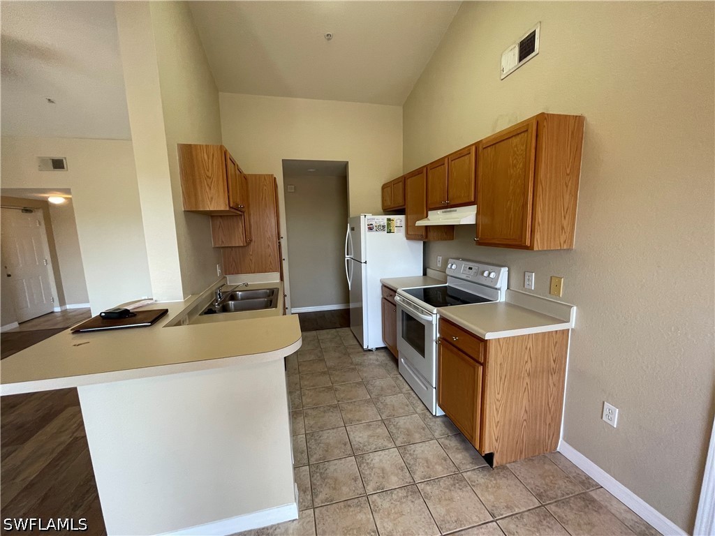 2 Bed Condominium for Sale in Fairway Preserve, photo 4