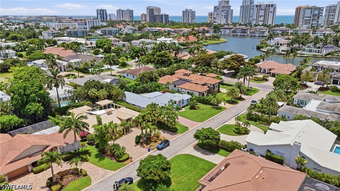 4 Bed Pool Home for Sale in Park Shore, photo 4