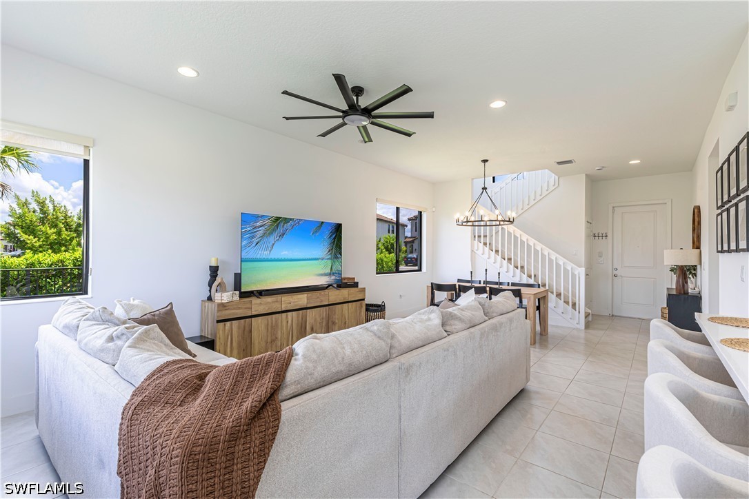 3 Bed SingleFamilyResidence for Sale in Silverwood, FL — photo 4