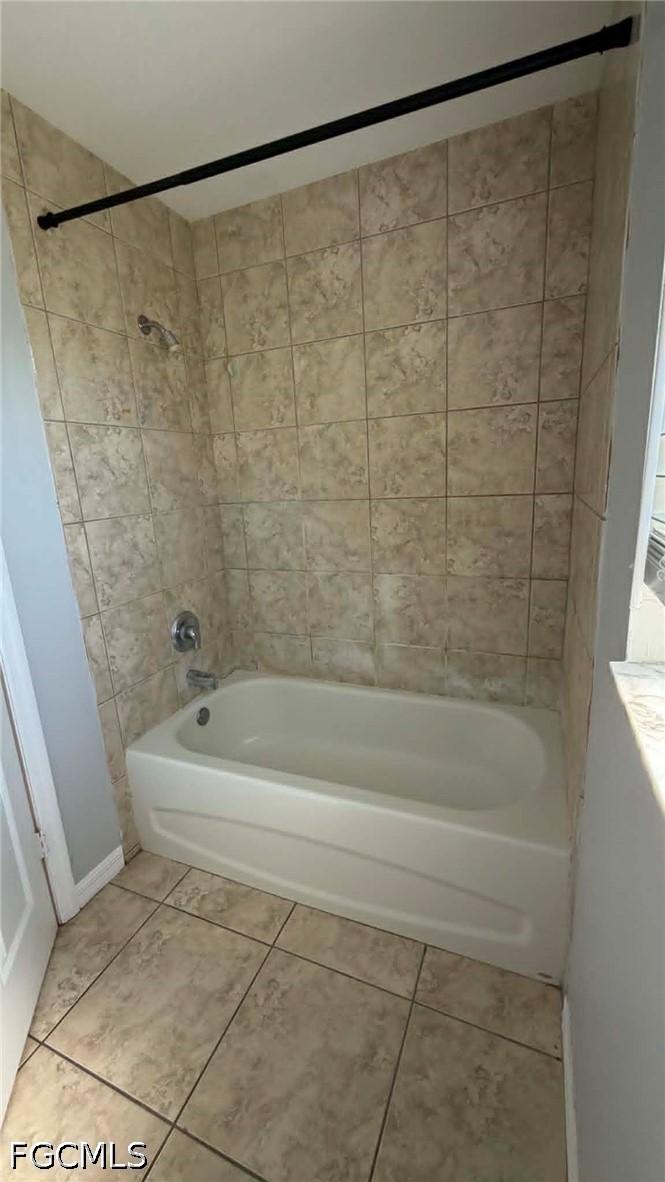 2 Bed Duplex for Sale in Lehigh Estates, FL, $1,300 — photo 4