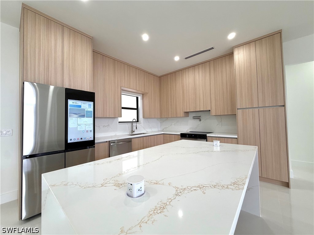4 Bed SingleFamilyResidence for Sale in Naples, FL, $629,900 — photo 4