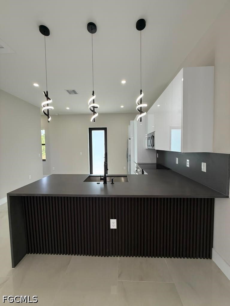 2 Bed SingleFamilyResidence for Sale in Lehigh Acres, photo 4
