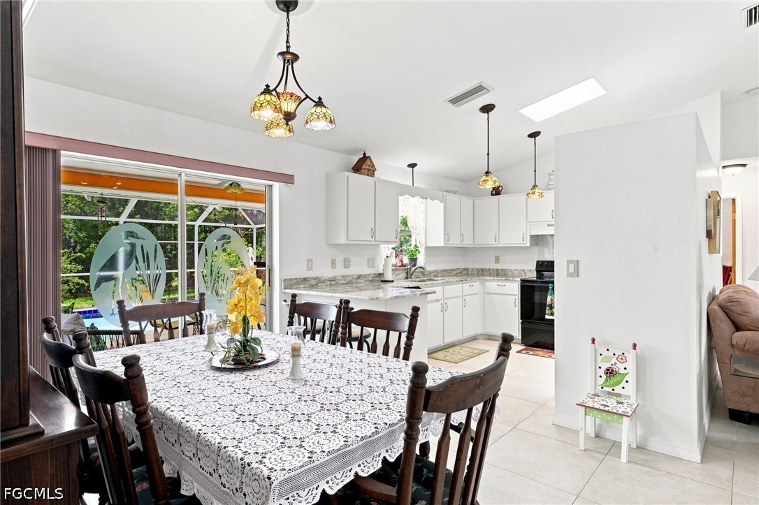 3 Bed Pool Home for Sale in Cape Coral, photo 4